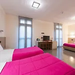 Parini Hotell 3*