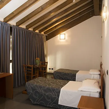 Parini Hotel
