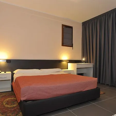 Parini Hotel